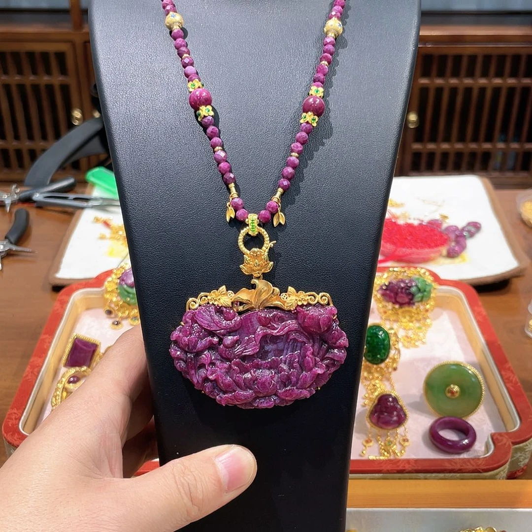 锦纶铁合金吊坠红宝含链