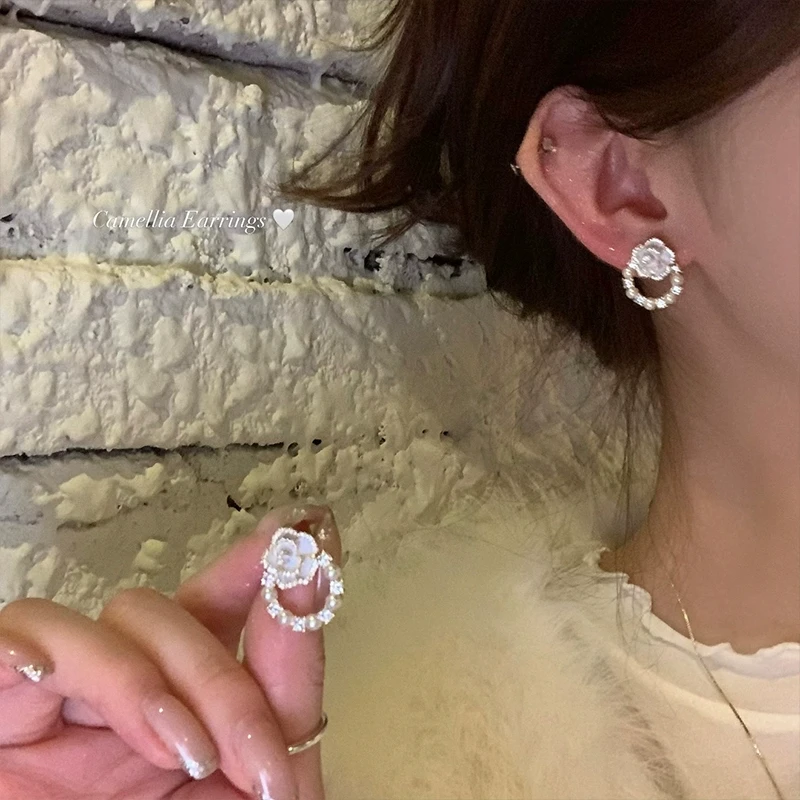 铜合金仿珍珠耳饰 秋冬韩系小香风山茶珠珠耳环女轻奢耳针耳饰