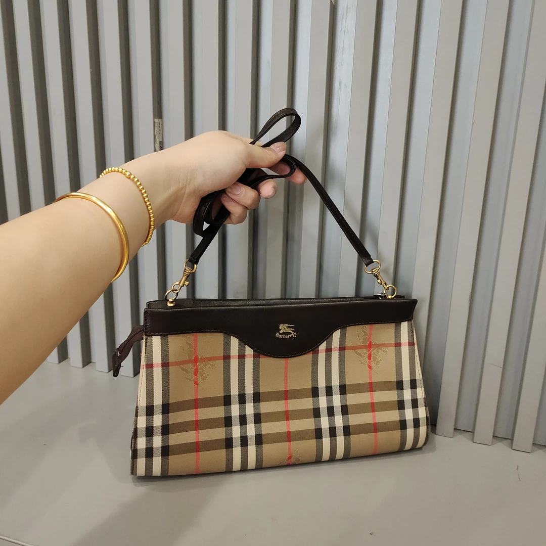 95新 BURBERRY/博柏利 兔兔奢欣欣/巴宝莉斜挎包/250223040