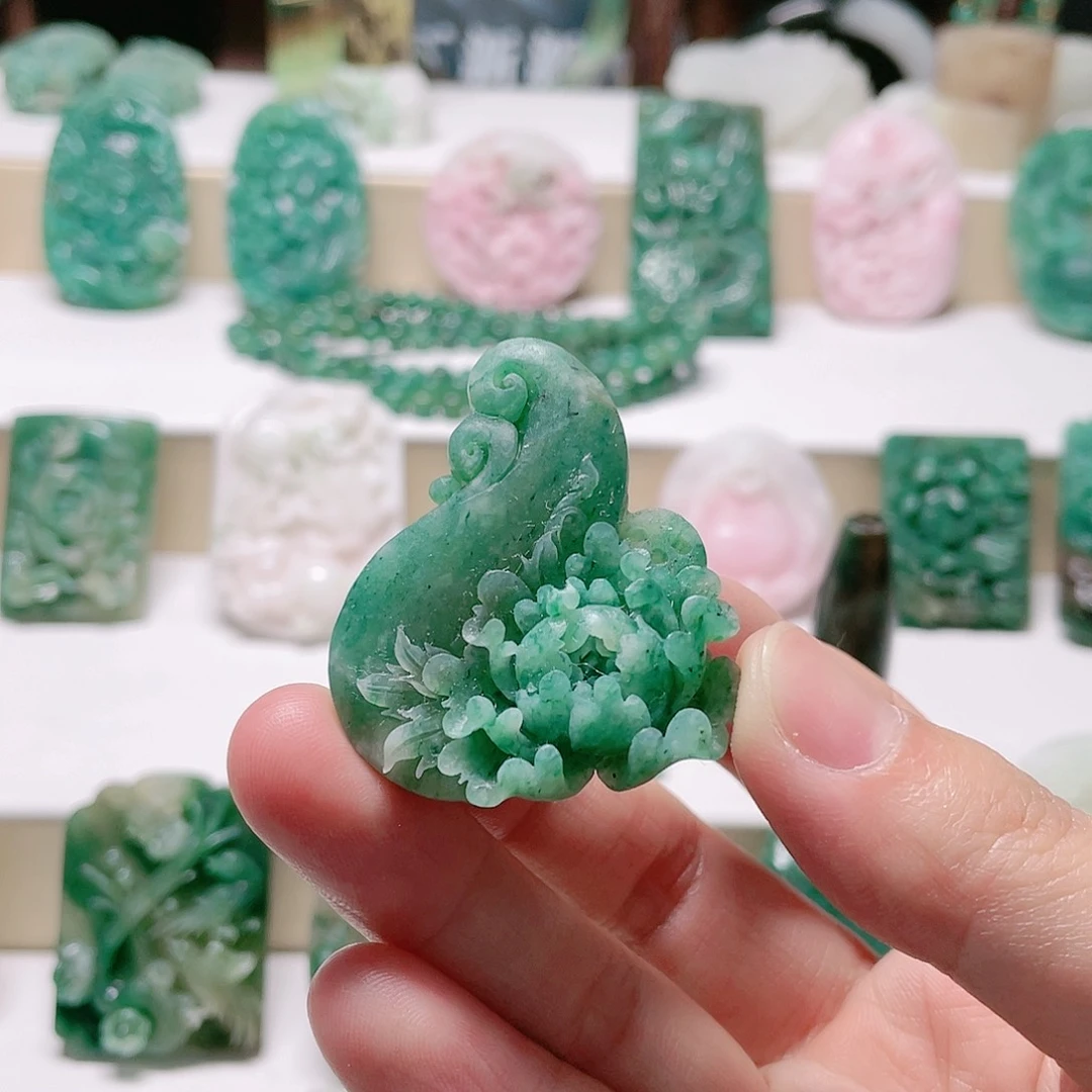 独山玉未镶嵌颈饰