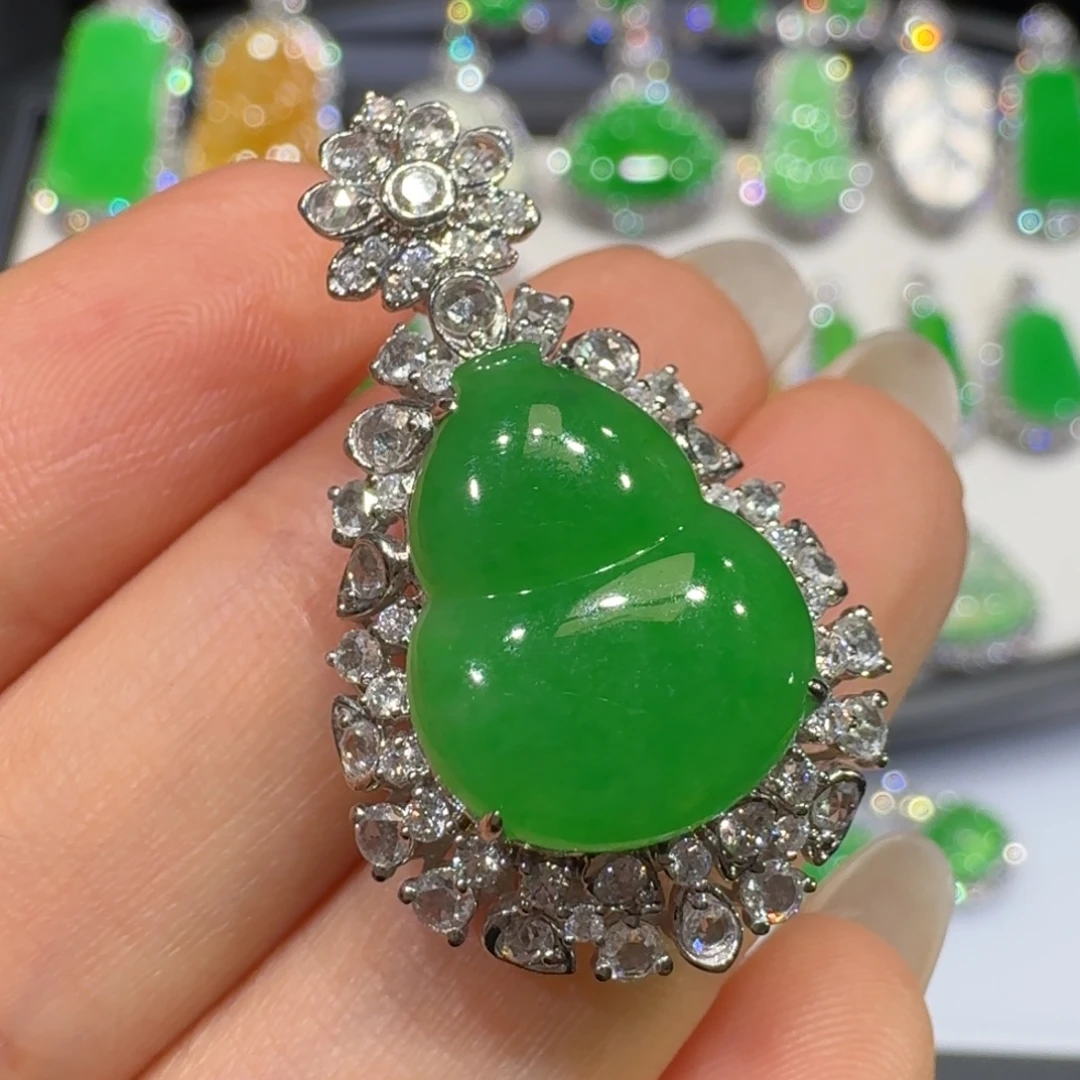 尚****翡翠18K金镶嵌颈饰收到货48小时鉴赏期