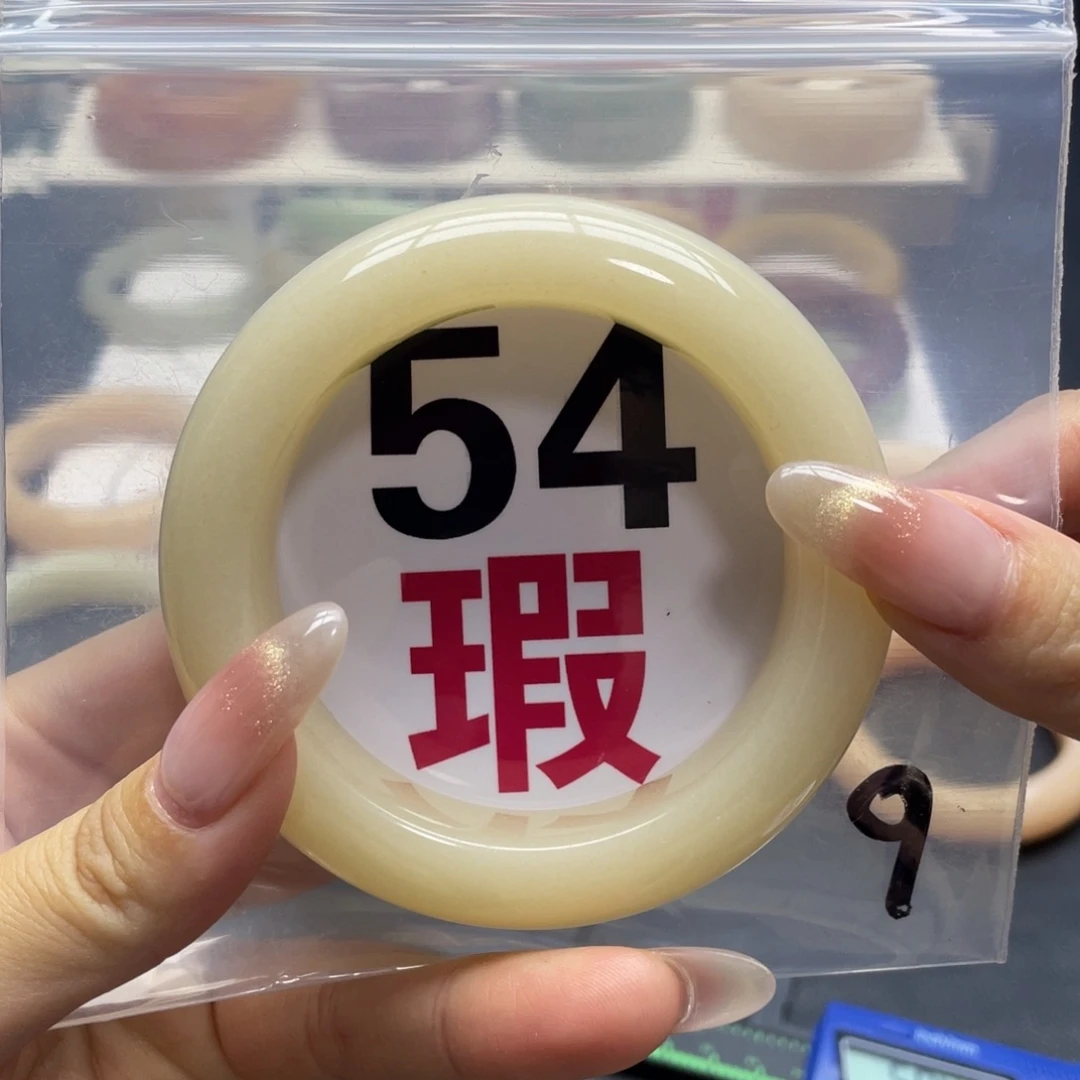 未镶嵌手镯石英岩玉