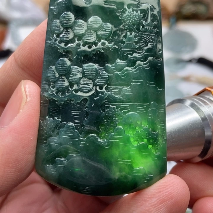 翡翠未镶嵌颈饰满绿山水牌 天然缅甸A货翡翠