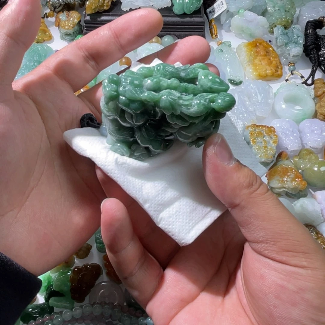 翡翠颈饰未镶嵌天然