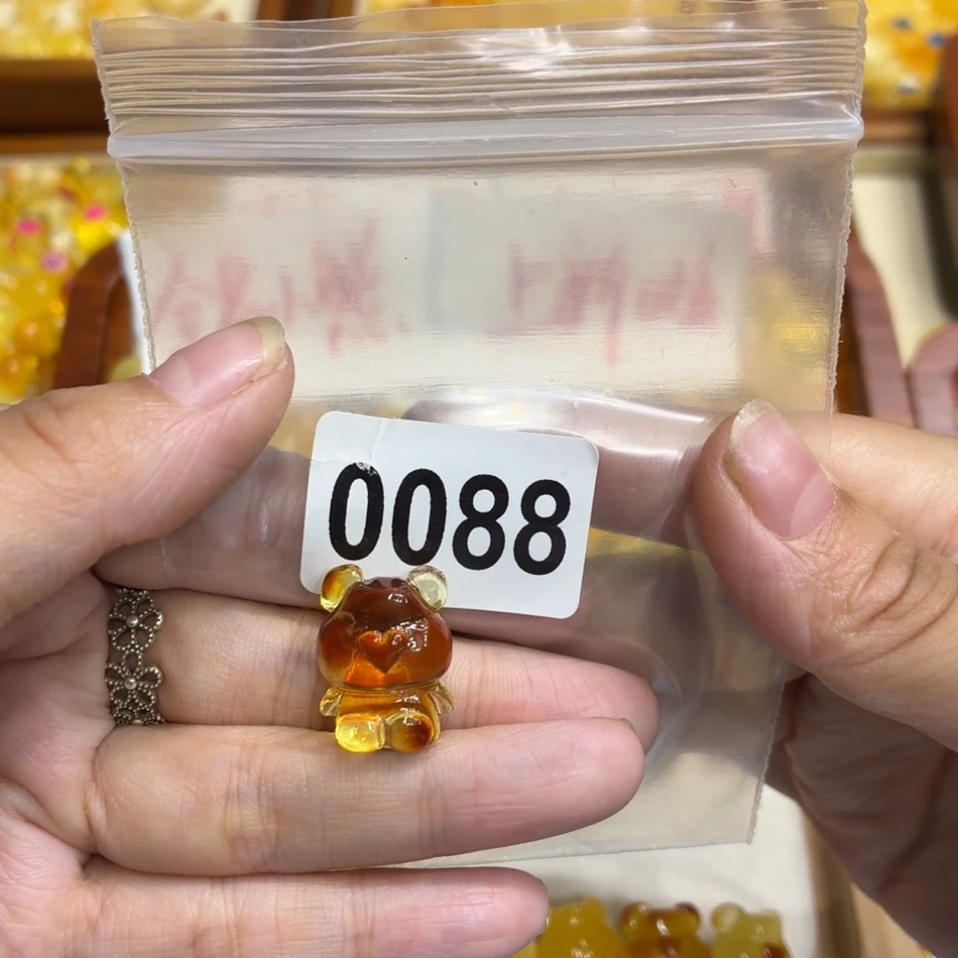 琥珀未镶嵌颈饰我