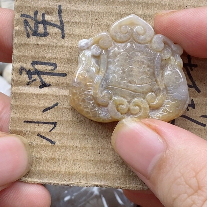 颈饰未镶嵌硅化珊瑚（珊瑚玉）s**.