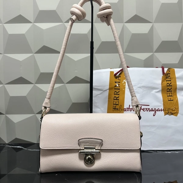 95新 FERRAGAMO/菲拉格慕 95新/菲拉格慕/包包/250822SW0024