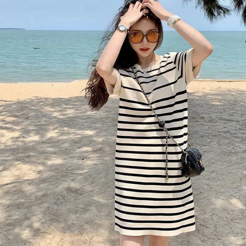 三亚旅游穿搭女装云南海岛明媚多巴胺拍照出片沙滩海边度假连衣裙