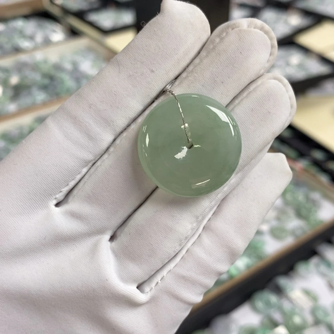 翡翠颈饰未镶嵌平安扣