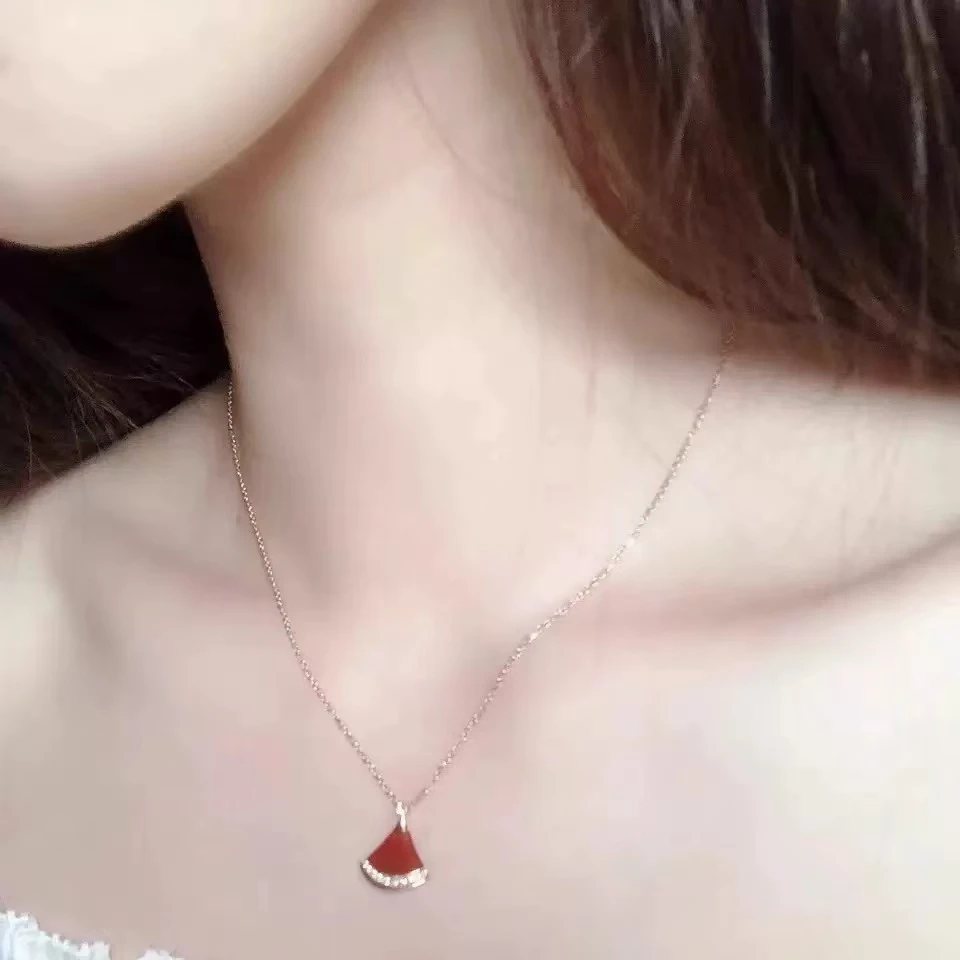 钛钢项链 高级感红色扇形小裙子项链女轻奢母锁骨链