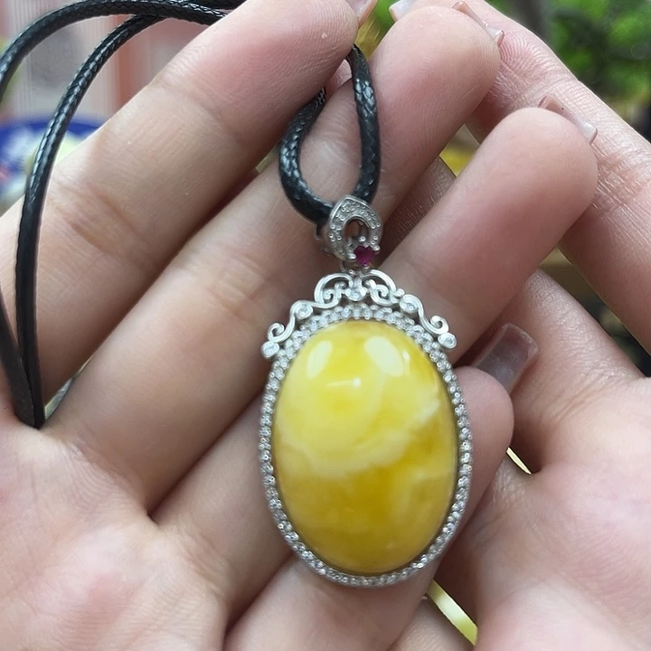 银S925镶嵌颈饰琥珀吊坠