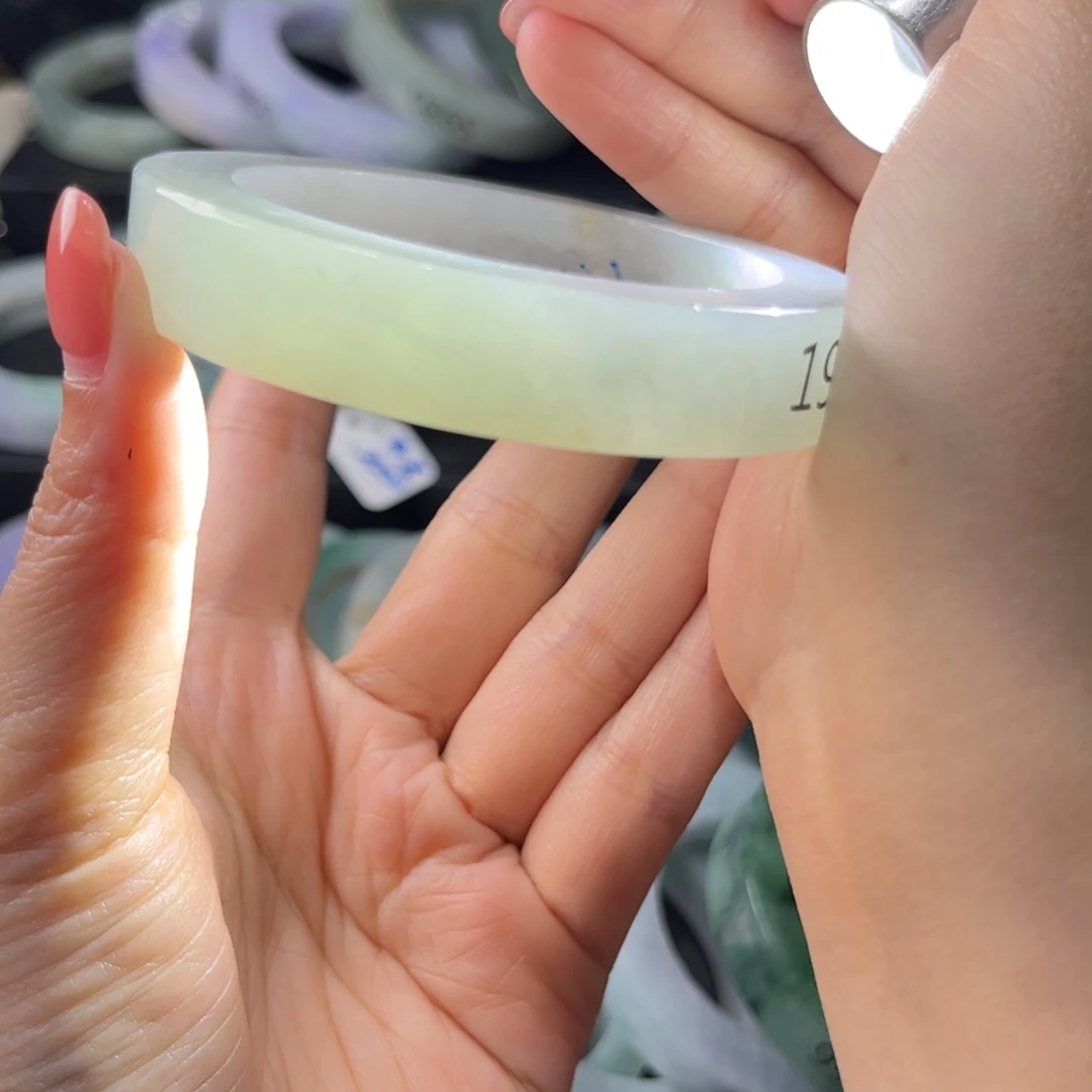 定制翡翠未镶嵌天然翡翠手镯