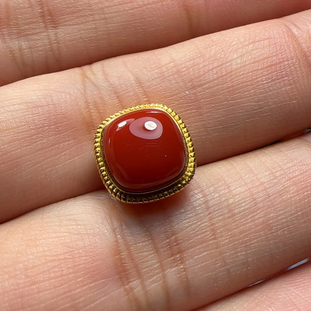 18K金镶嵌背云南红玛瑙