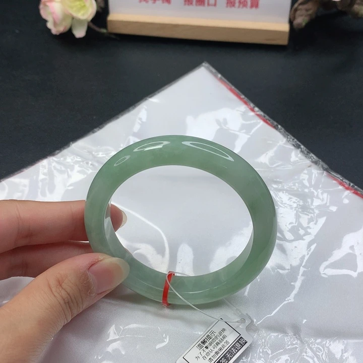 翡翠手镯未镶嵌朗**?565657575757
