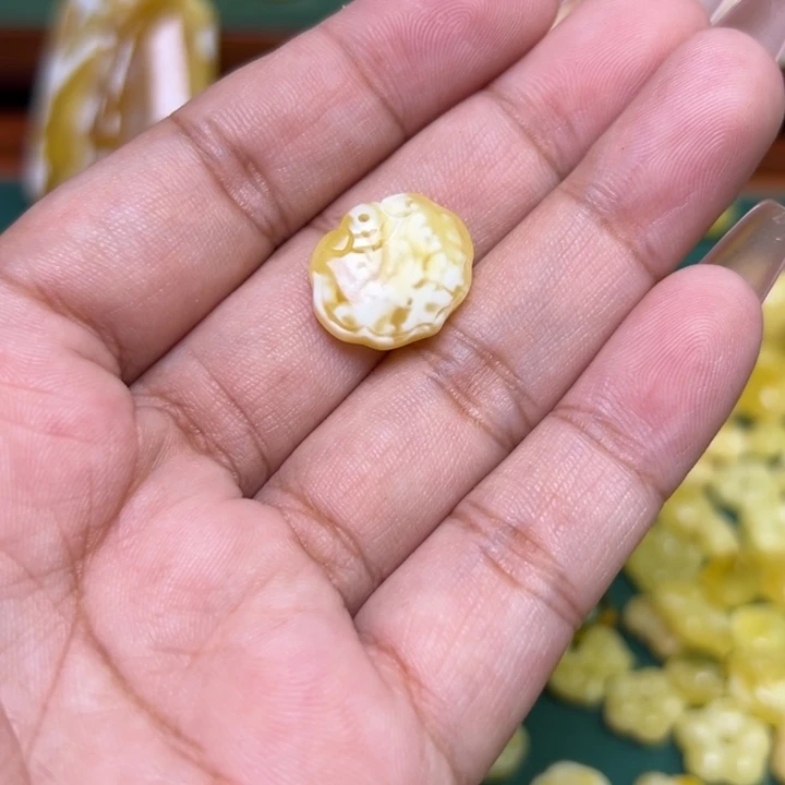 蜜蜡未镶嵌珠宝奇石