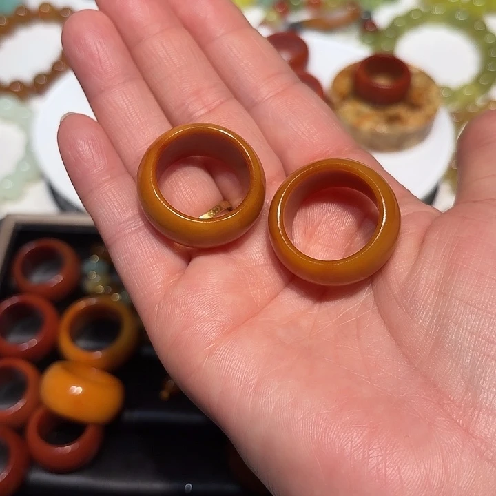 依***尔蛇纹石玉未镶嵌戒指2个