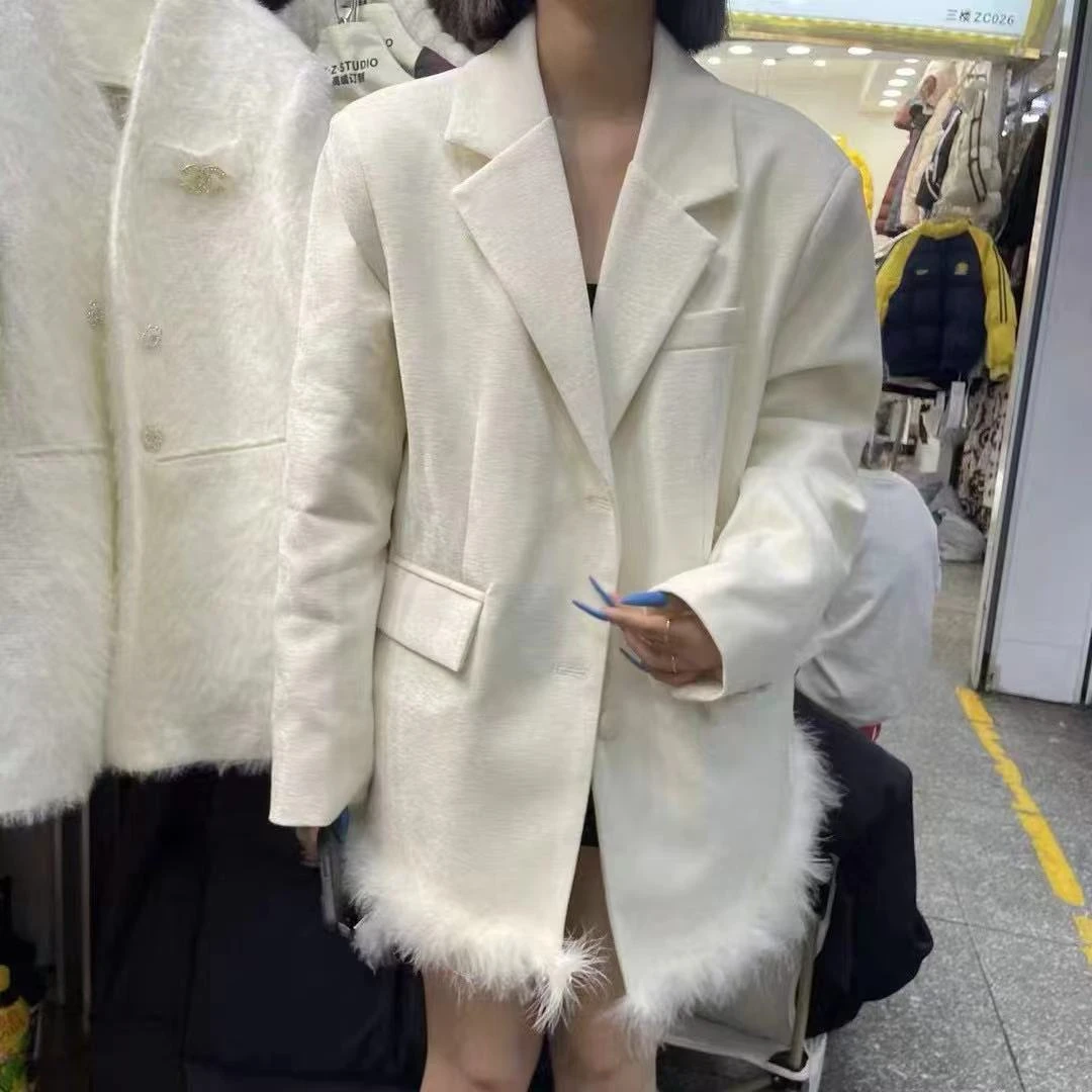 8828【冯七七】2025新款底边毛毛外套