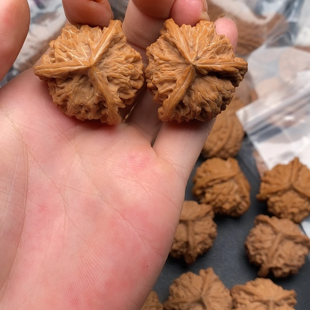 大***i吊坠文玩核桃36奔驰