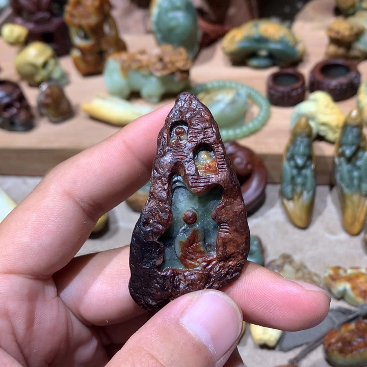 未镶嵌岫岩河磨玉（透闪石质玉）挂件