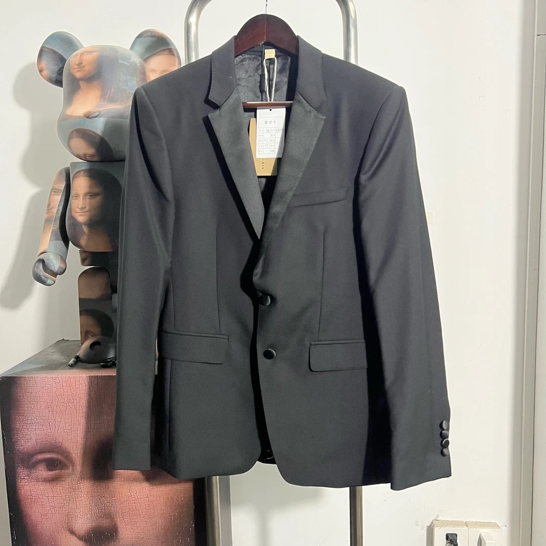 未使用 BURBERRY/博柏利 黑色西服AA3104尺码：48衣长77胸围51