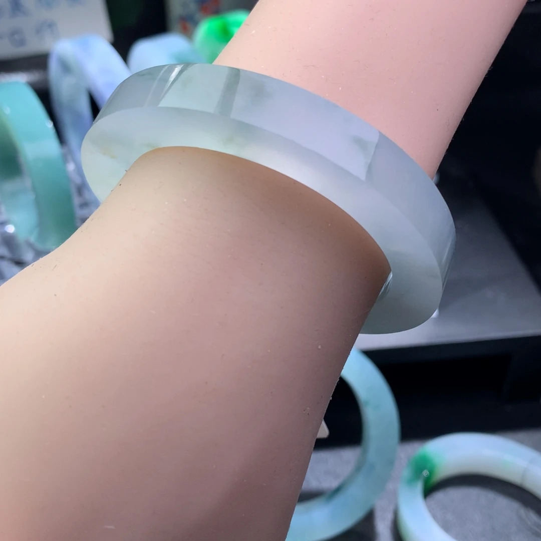 未镶嵌翡翠手镯定制翡翠