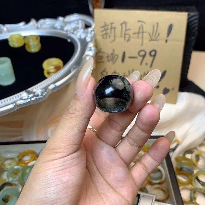 梁***洒合金蛇纹石玉戒指