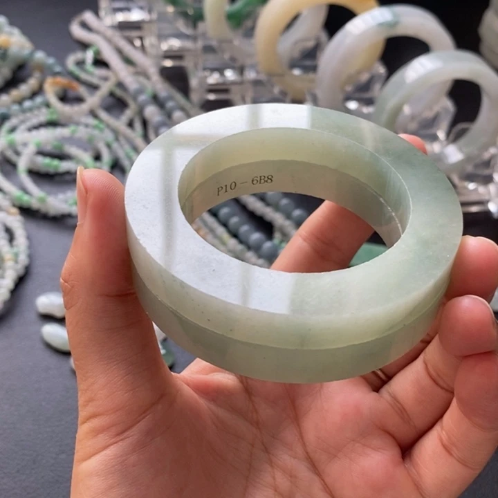 未镶嵌翡翠手镯定制翡翠