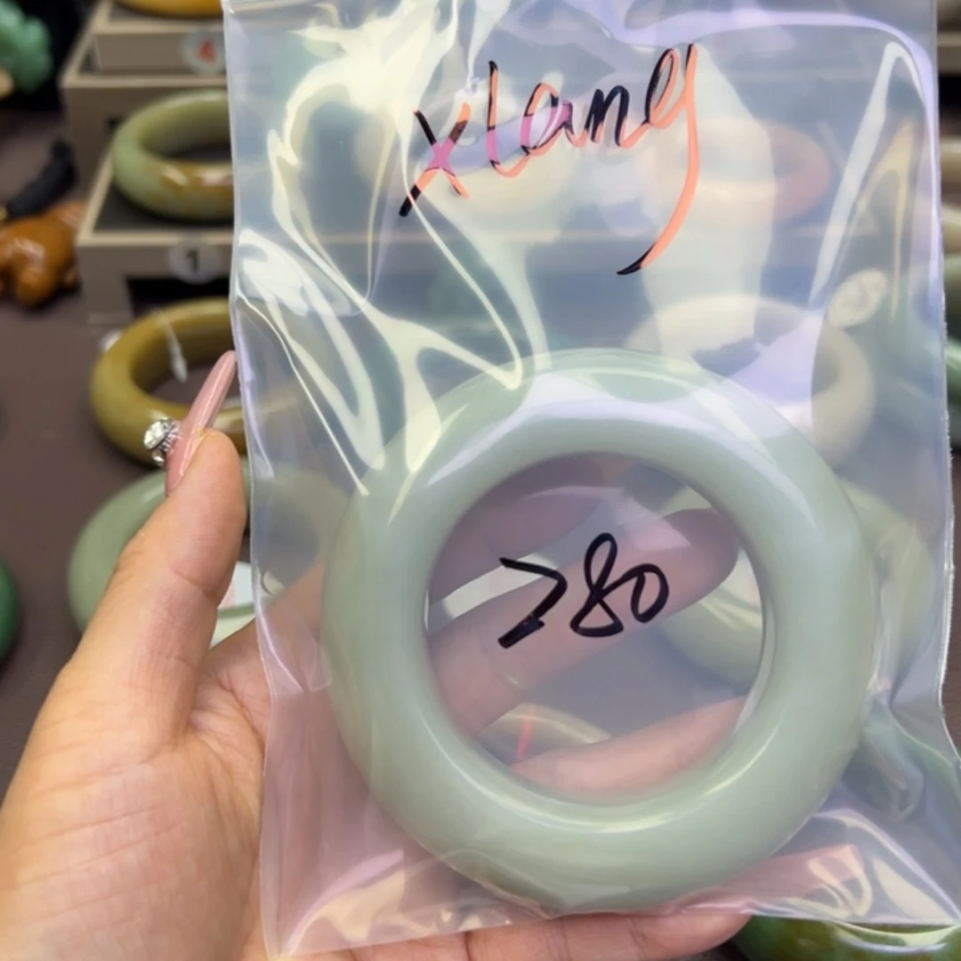 未镶嵌手镯石英岩玉X****?