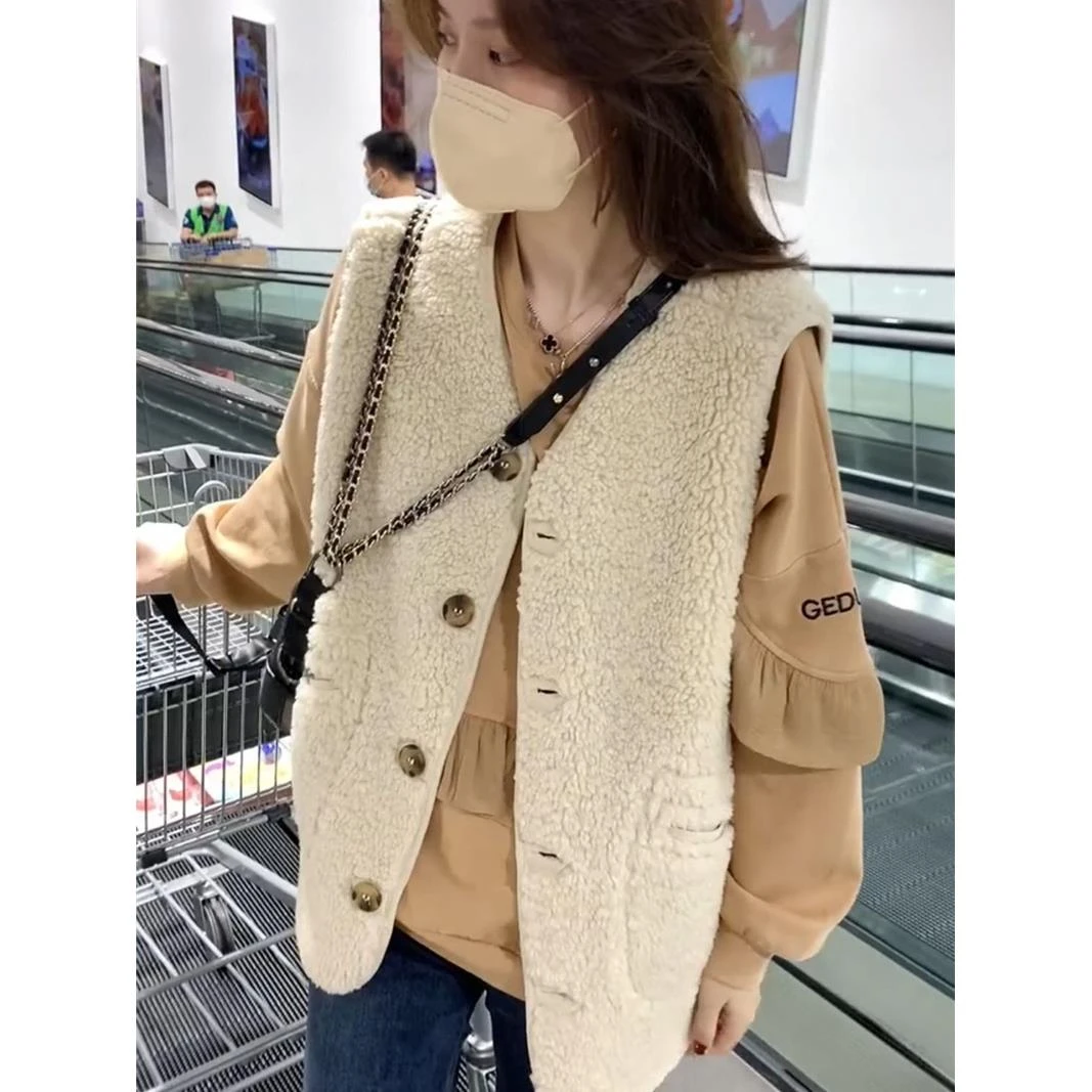 小羊羊毛背心女皮草全合一背心今年秋季新款休闲宽松百搭风格夹克