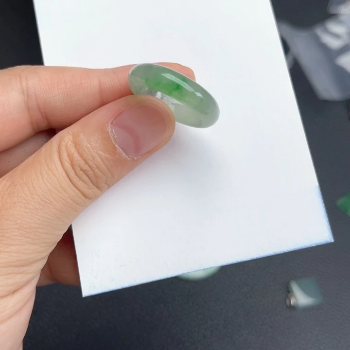 翡翠未镶嵌戒指果绿戒圈