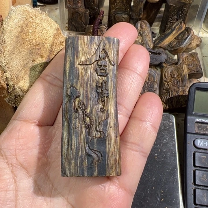 沉香吊坠白棋楠沉香雕刻牌吊坠10.7克