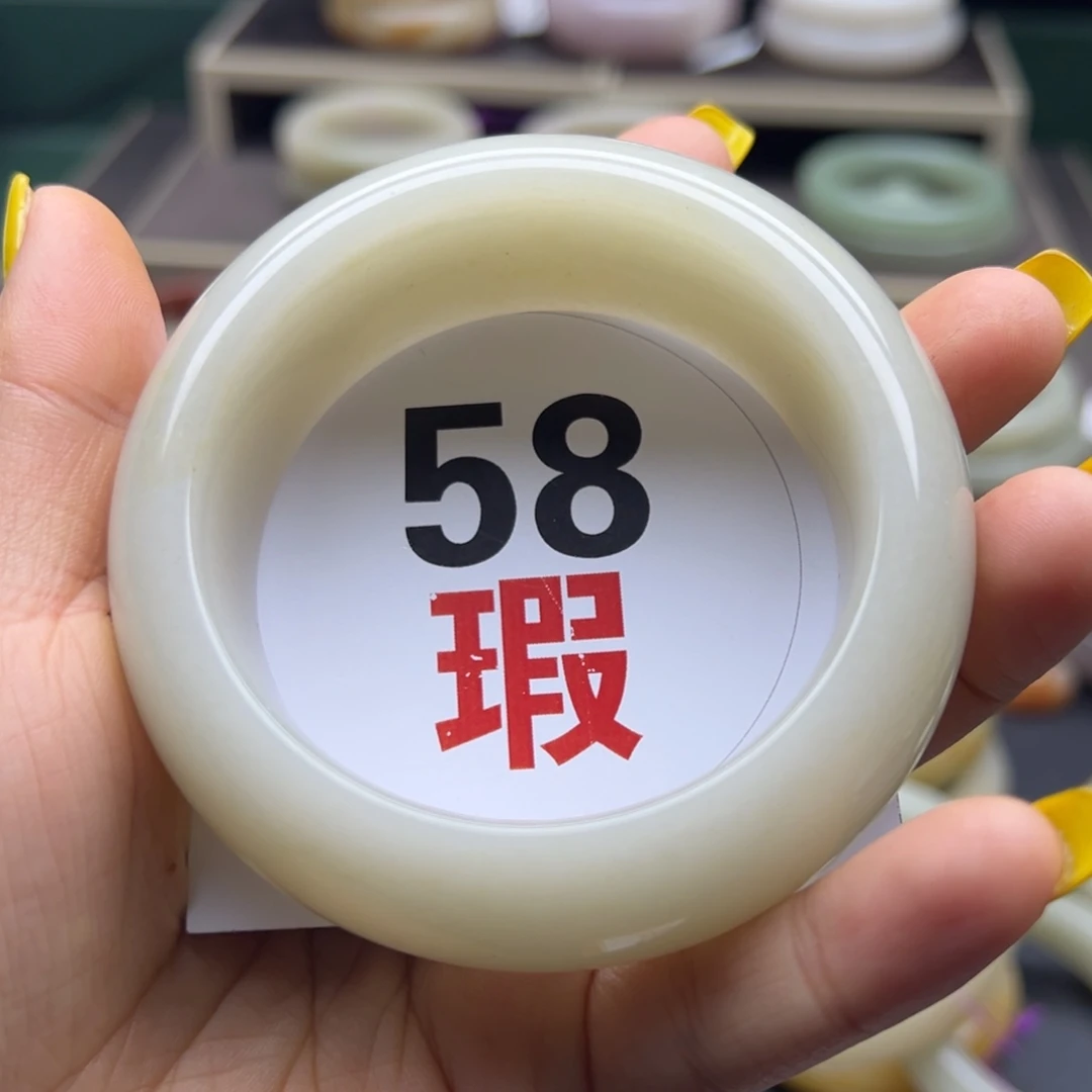 石英岩玉未镶嵌手镯