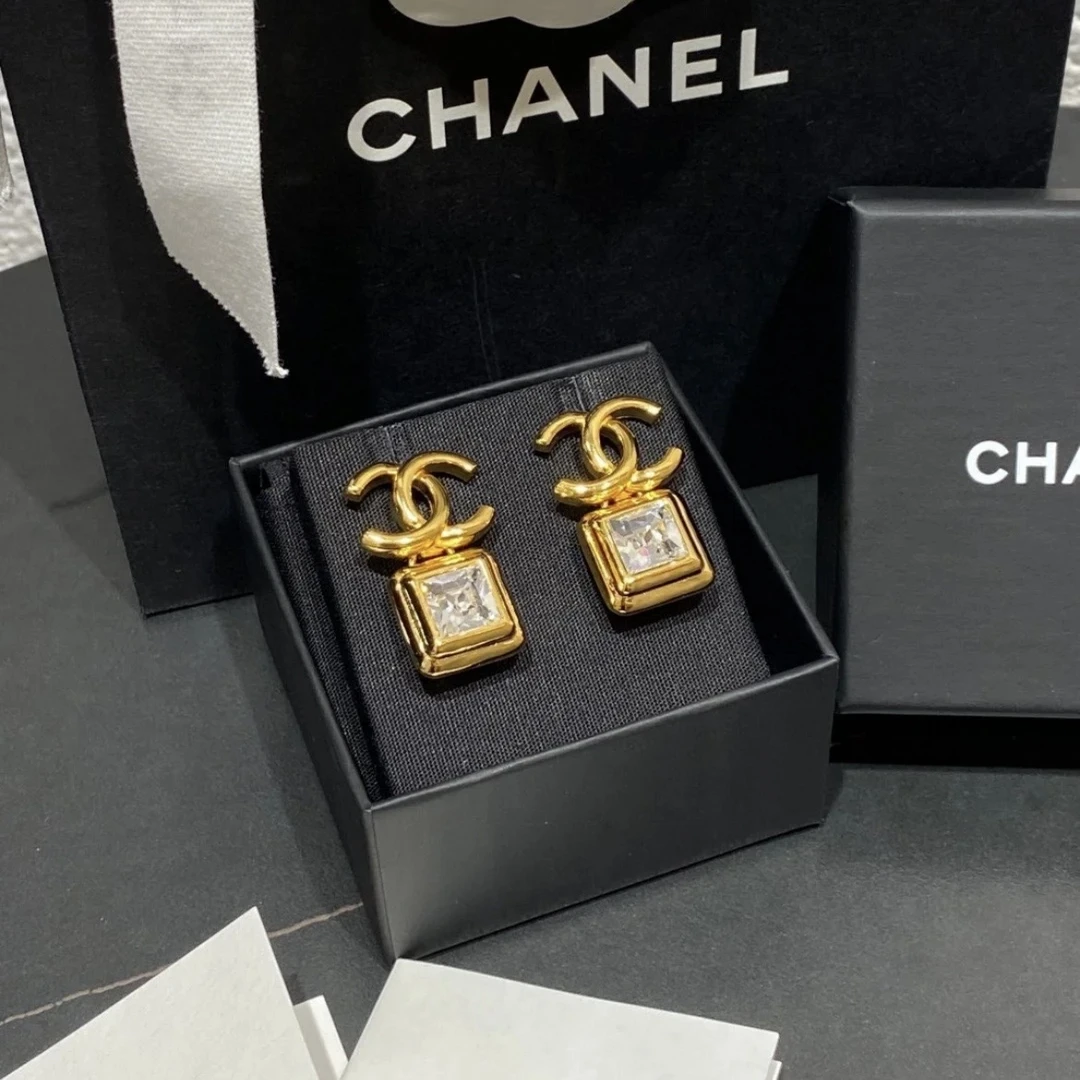 99新 Chanel/香奈儿 7姐专场/做旧金色方钻双C耳钉