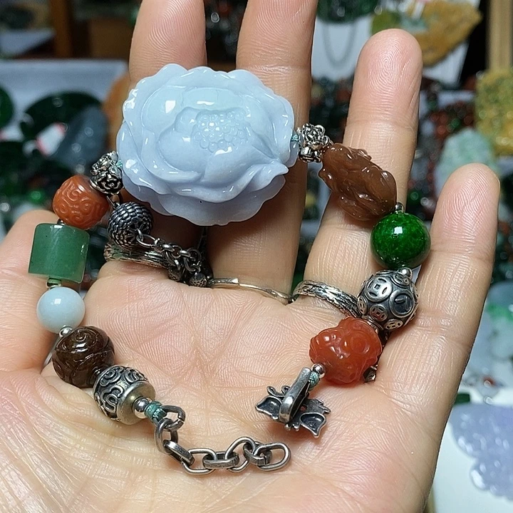 翡翠未镶嵌吊坠(赠链)