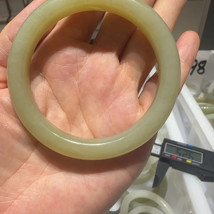 未镶嵌手镯和田玉770