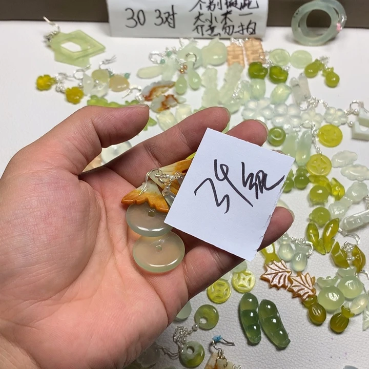 浅***浅蛇纹石玉合金耳钉