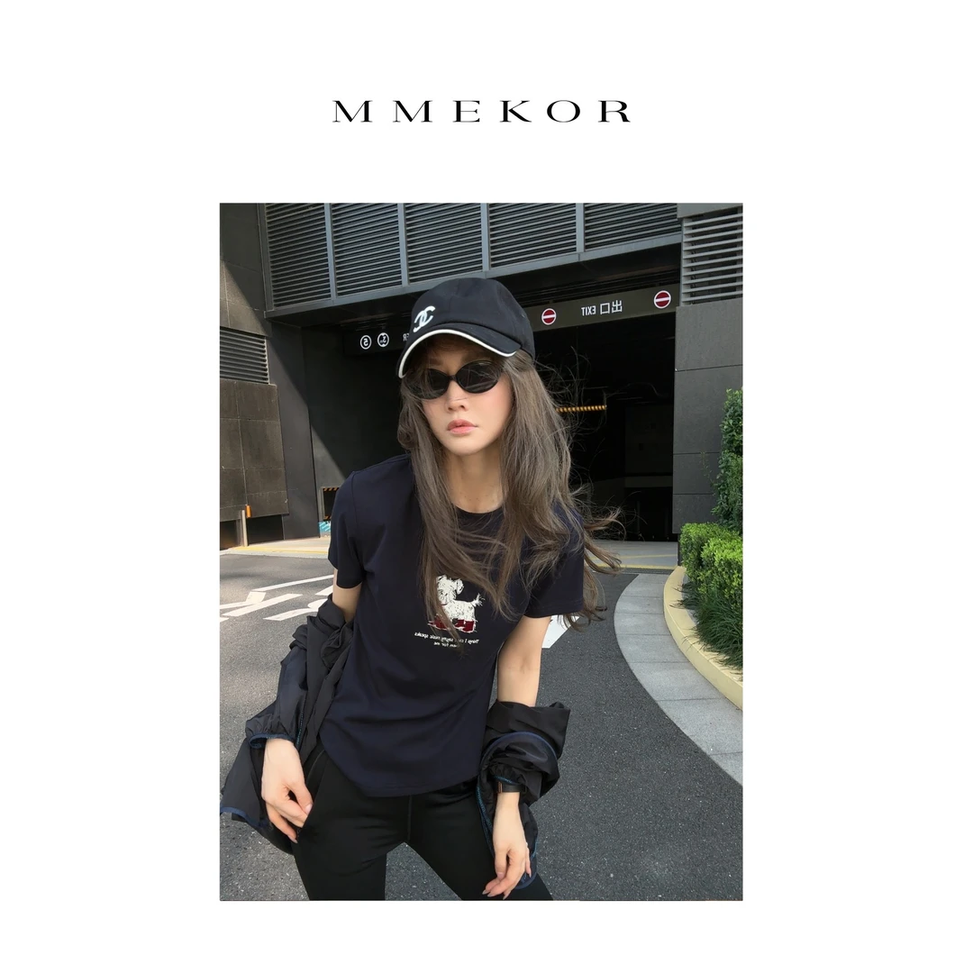 MMEKOR“红靴狗狗”T恤 2025新款活力常青藤百搭短袖 30135