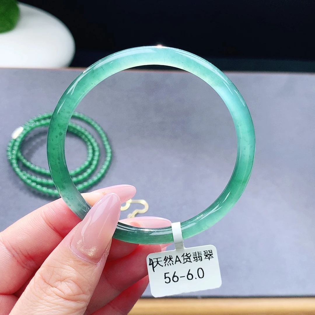 未镶嵌手镯（圆镯）翡翠