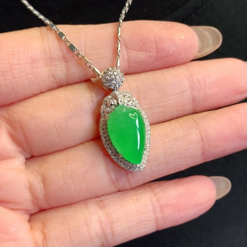 【闪购商品】颈饰18K金镶嵌翡翠福瓜