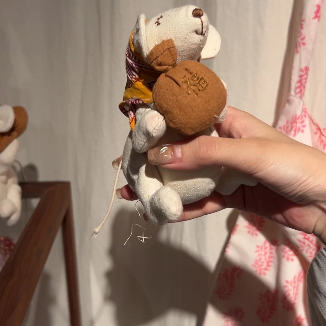瓷片陶瓷。      陶瓷。