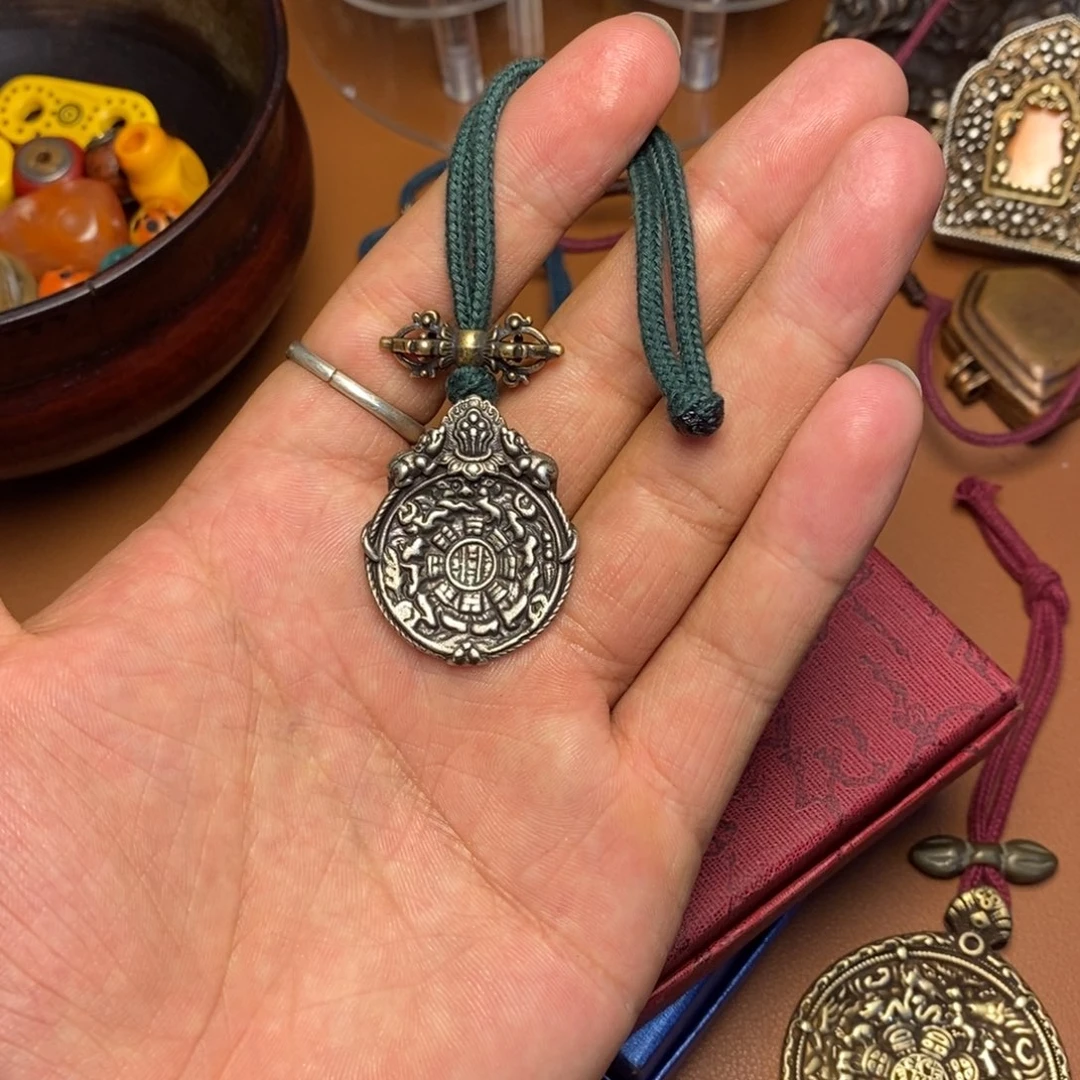 泥塑桂*树藏传牌子……