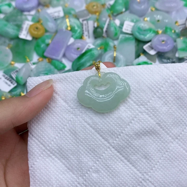翡翠18K金镶嵌颈饰1111111111