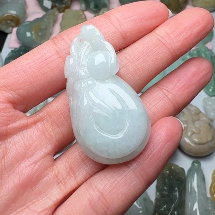 翡翠未镶嵌颈饰钱袋子