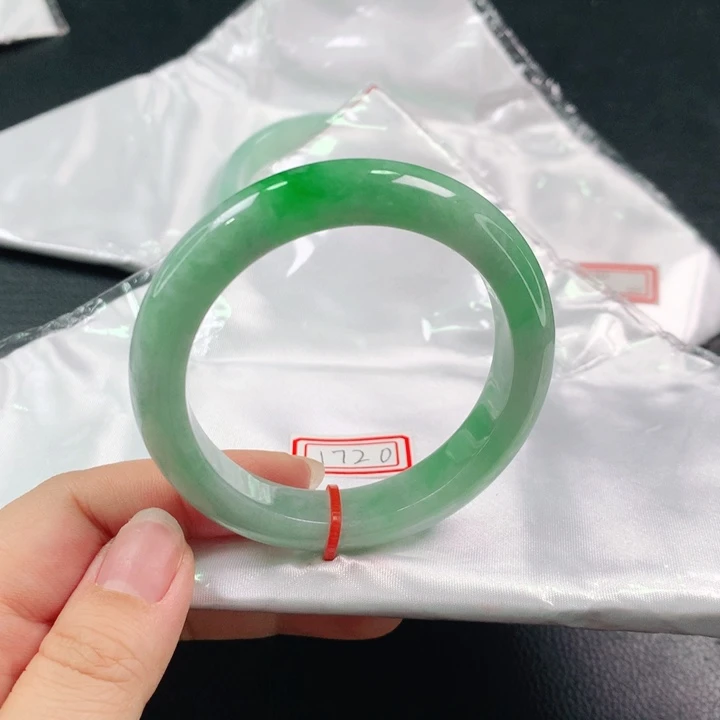 翡翠手镯未镶嵌03。