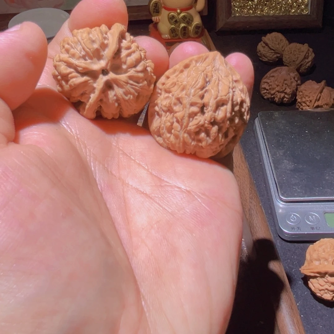 瑞麟文玩核桃坐佛 35.37.37