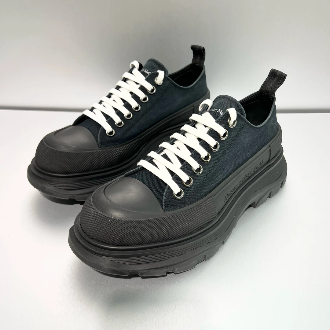 99新 Alexander McQueen/亚历山大·麦昆 马丁靴/41码/x4017（北京）