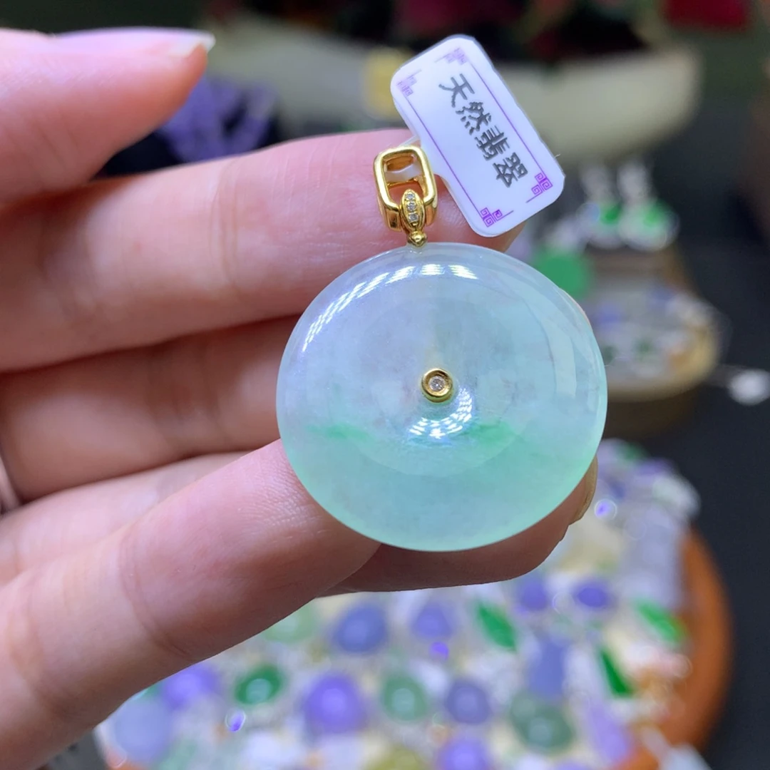 颈饰18K金镶嵌翡翠