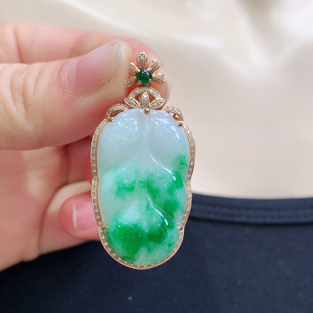 翡翠颈饰18K金镶嵌叶子