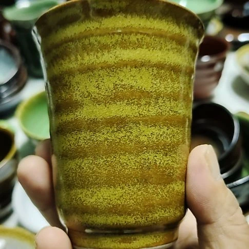 瓷片瓷片，各种摆件，均有瑕疵。沙锅！