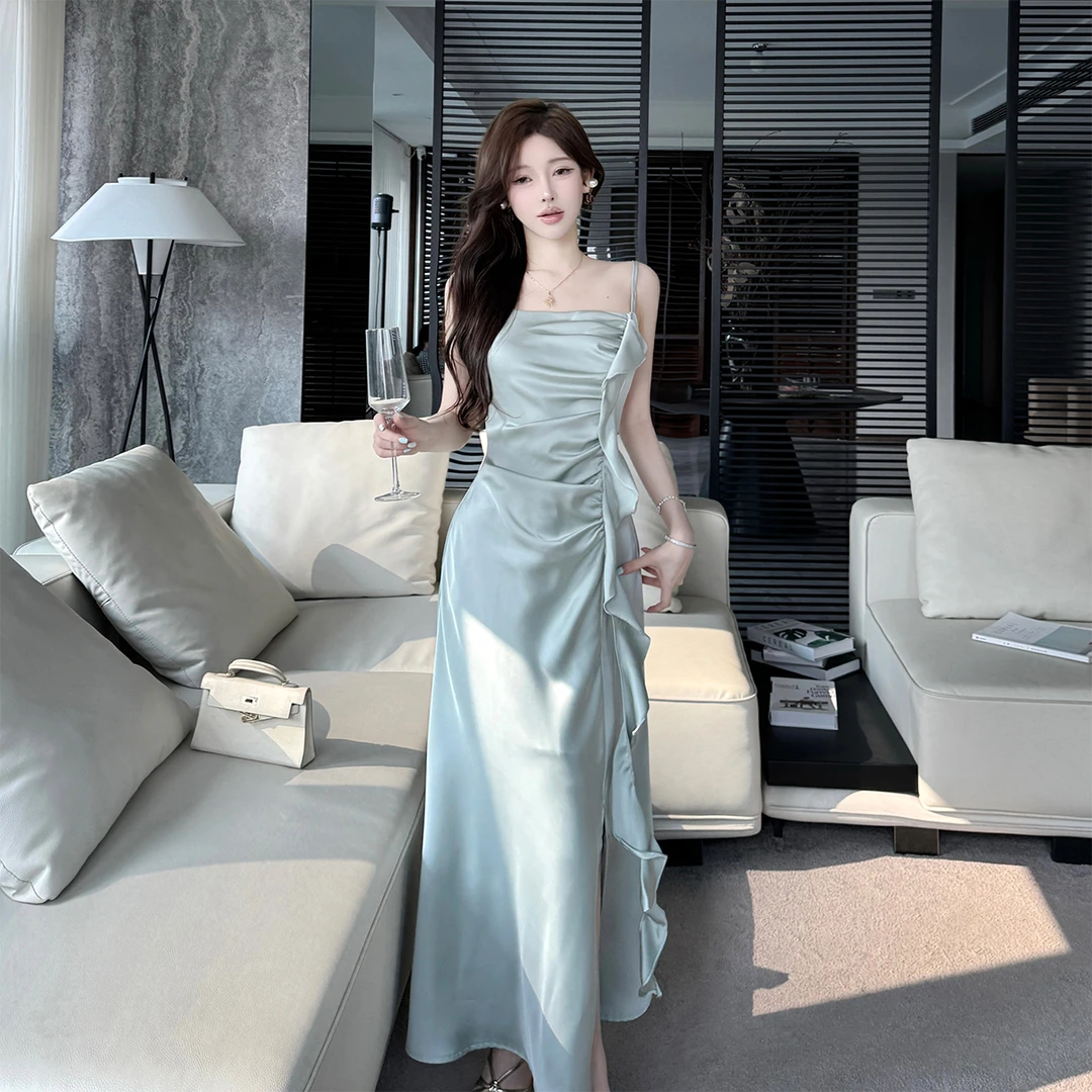 法式复古名媛荷叶边缎面吊带连衣裙女海边度假风高腰褶皱开叉长裙